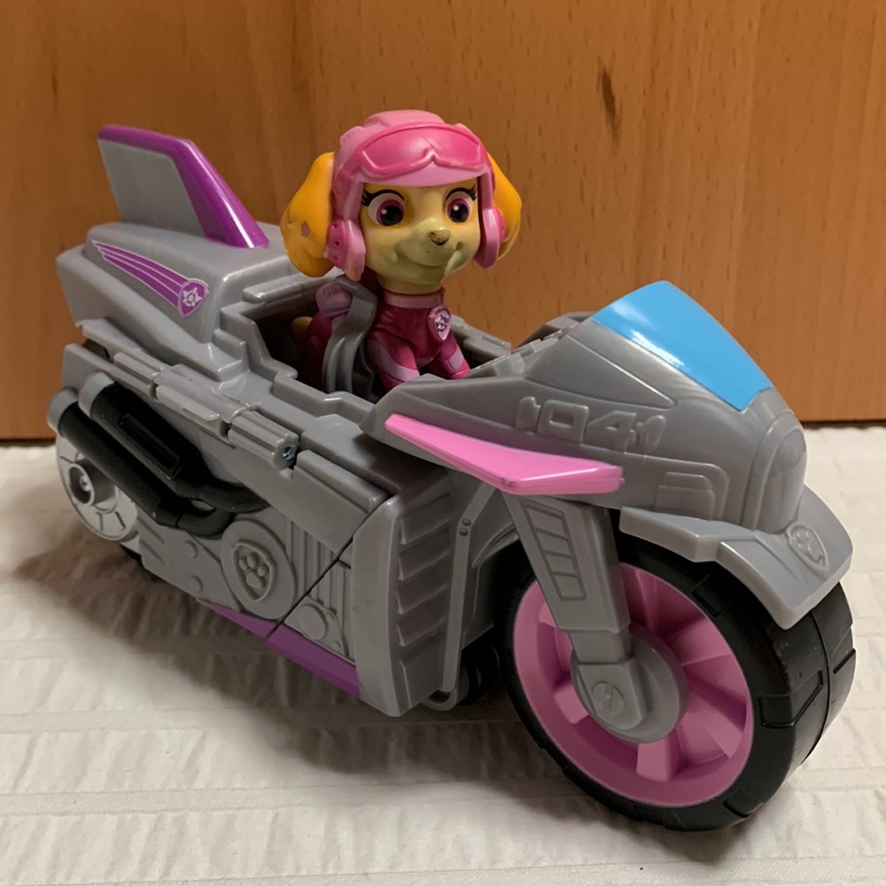 Paw Patrol Moto Pups Pull-Back Skye’s Deluxe Bike - Wheelie Action by SpinMaster
